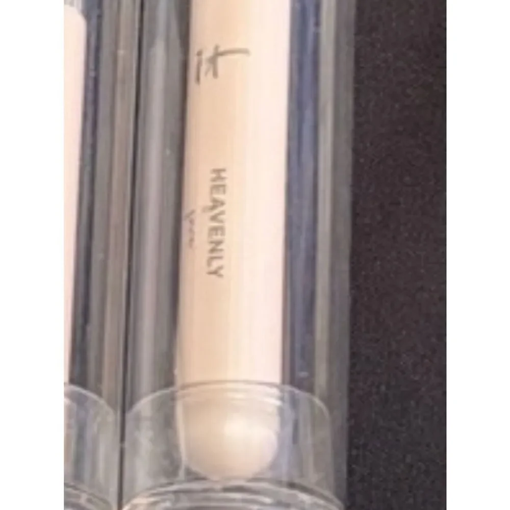it cosmetics Heavenly Luxe Powder Brush in Light Pink & Silver
